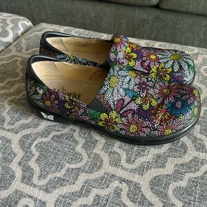 Women’s Algeria size 39